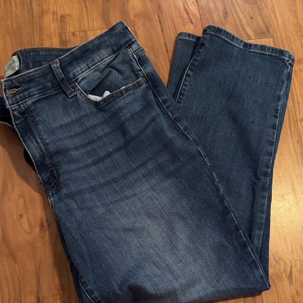 Women's High Rise Slim Straight Jeans
